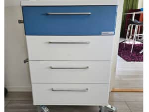 Behandlingsvagn V20 med 4 lådor - Utförsäljning (Nr. 11)